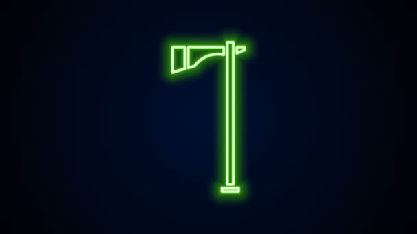 Linea neon incandescente icona dell'ascia nativa americana Tomahawk isolata su sfondo nero. Animazione grafica 4K Video motion — Video Stock