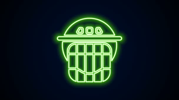 Linha de néon brilhante ícone do capacete de hóquei isolado no fundo preto. Animação gráfica em movimento de vídeo 4K — Vídeo de Stock