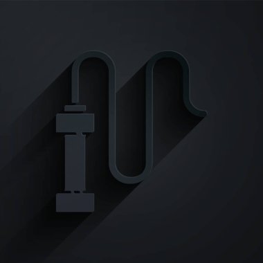 Kağıt kesiği siyah arka planda örülmüş deri kırbaç ikonu. Kağıt sanatı tarzı. Vektör.