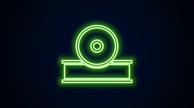 Parlayan neon hattı Otolaryngological baş yansıtıcı simgesi siyah arkaplanda izole edildi. Hastanın kulağını, boğazını ve burnunu incelemek için ekipman. 4K Video hareketli grafik canlandırması