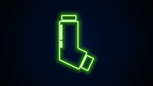 Świecąca neonowa ikona inhalatora odizolowana na czarnym tle. Oddychaj w celu złagodzenia kaszlu, wdychania, pacjenta uczulonego. Aerozol do inhalacji astmy. 4K Animacja graficzna ruchu wideo — Wideo stockowe