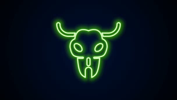 Gloeiende neon lijn Buffalo schedel pictogram geïsoleerd op zwarte achtergrond. 4K Video motion grafische animatie — Stockvideo