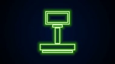 Parlayan neon çizgisi simgesi siyah arkaplanda izole edildi. Lojistik ve teslimat. Dağıtım paketinin ağırlığı bir ölçekte. 4K Video hareketli grafik canlandırması