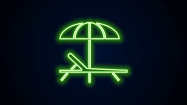 Parlayan neon hattı Sunbed simgesi siyah arkaplanda izole edildi. Plaj şemsiyesi ve dinlenme odası. 4K Video hareketli grafik canlandırması