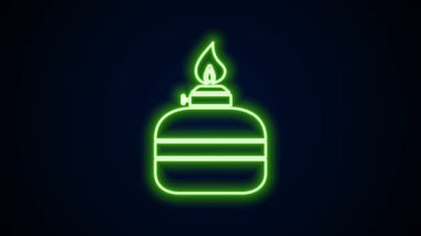 Parlayan neon hattı Alkol veya ruh yakıcı simgesi siyah arkaplanda izole edildi. Kimyasal ekipman. 4K Video hareketli grafik canlandırması