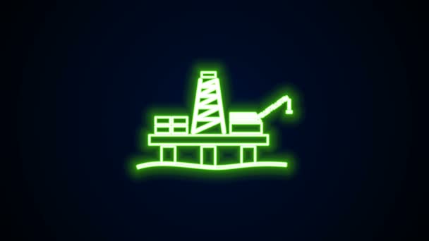 Línea de neón brillante Plataforma petrolífera en el icono del mar aislada sobre fondo negro. Plataforma de perforación en el mar. Plataforma petrolera, combustible gaseoso, industria offshore. Animación gráfica de vídeo 4K — Vídeo de stock