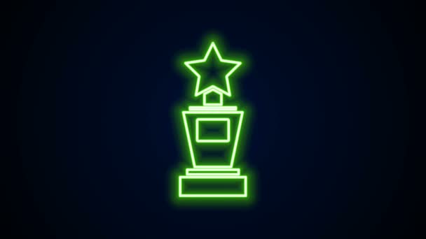 Linea al neon incandescente icona della tazza premio isolata su sfondo nero. Simbolo del trofeo vincente. Campionato o trofeo di competizione. Segno di successo sportivo. Animazione grafica 4K Video motion — Video Stock
