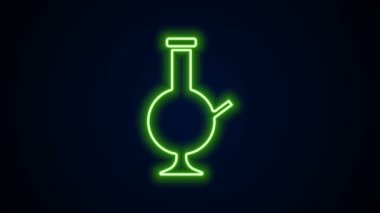 Esrar ya da kenevir ikonu içmek için siyah arka planda izole edilmiş parlak neon hattı Glass bong. 4K Video hareketli grafik canlandırması