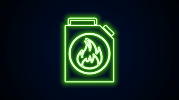Zářící neonová čára Kanystr pro hořlavé kapaliny ikona izolované na černém pozadí. Ropa nebo biopalivo, výbušné chemikálie, nebezpečné látky. Grafická animace pohybu videa 4K — Stock video