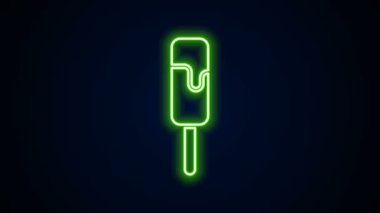 Parlayan neon hattı dondurma ikonu siyah arka planda izole edildi. Güzel sembol. 4K Video hareketli grafik canlandırması