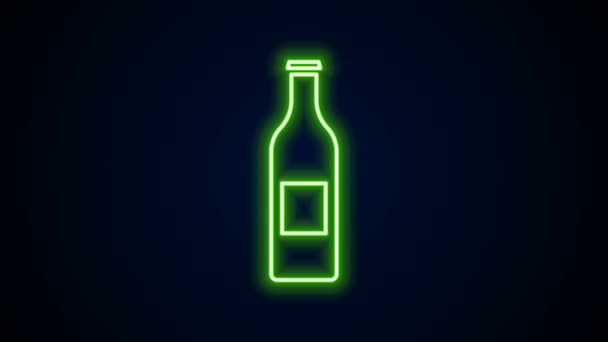 Brillante línea de neón icono de la botella de cerveza aislado sobre fondo negro. Animación gráfica de vídeo 4K — Vídeos de Stock