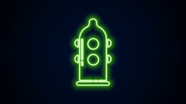 Parlayan neon hattı prezervatif güvenli seks ikonu siyah arka planda izole edildi. Güvenli aşk sembolü. Erkekler için doğum kontrol yöntemi. 4K Video hareketli grafik canlandırması