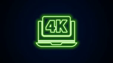 Siyah arkaplanda 4k video teknolojisi simgesi bulunan parlak neon hattı dizüstü ekranı. 4K Video hareketli grafik canlandırması