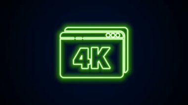 Siyah arkaplanda izole edilmiş 4k Ultra HD video teknolojisi ikonu ile parlayan neon hattı Online oynatma videosu. Oyun işaretli film şeridi. 4K Video hareketli grafik canlandırması