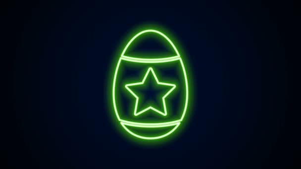 Ікона пасхального яйця, що світиться неоновою лінією, ізольована на чорному тлі. З Великоднем. 4K Відеографічна анімація — стокове відео