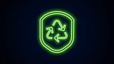 Parlayan neon hattı geri dönüşüm sembolü siyah arkaplanda izole edilmiş. Çevre koruma işareti. 4K Video hareketli grafik canlandırması