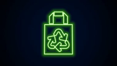 Siyah arkaplanda izole edilmiş geri dönüşüm ikonu olan parlak neon çizgili kağıt alışveriş torbası. Geri dönüşüm sembollü çanta. 4K Video hareketli grafik canlandırması