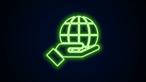 Zářící neonová čára Lidská ruka držící ikonu zeměkoule izolovanou na černém pozadí. Uložit pozemský koncept. Grafická animace pohybu videa 4K