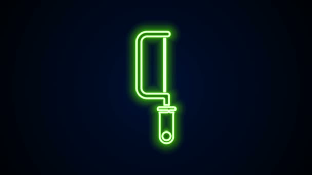 Gloeiende neon lijn Hacksaw icoon geïsoleerd op zwarte achtergrond. Metalen zaag voor hout en metaal. 4K Video motion grafische animatie — Stockvideo