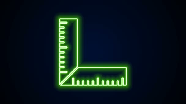 Gloeiende neon lijn Hoek liniaal pictogram geïsoleerd op zwarte achtergrond. Setsquare, hoek liniaal, timmerwerk, meetinstrument, schaal. 4K Video motion grafische animatie — Stockvideo