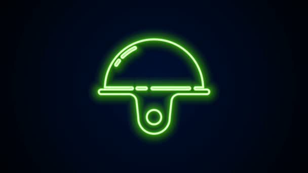 Parlayan neon hattı İşçi Kaskı simgesi siyah arkaplanda izole edildi. 4K Video hareketli grafik canlandırması — Stok video