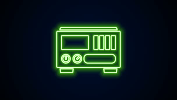 Glowing neon line Electrical measuring instrument icon isolated on black background. Perangkat analog. Peralatan listrik. Animasi grafis gerak Video 4K — Stok Video