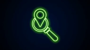 Parlayan neon hattı arama konumu simgesi siyah arkaplanda izole edildi. İşaretli büyüteç. 4K Video hareketli grafik canlandırması