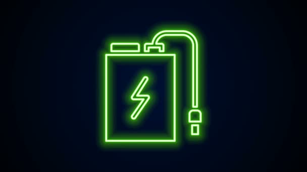 Świecąca neonowa linia Power bank z inną ikoną kabla ładunkowego izolowaną na czarnym tle. Przenośne urządzenie do ładowania. 4K Animacja graficzna ruchu wideo — Wideo stockowe