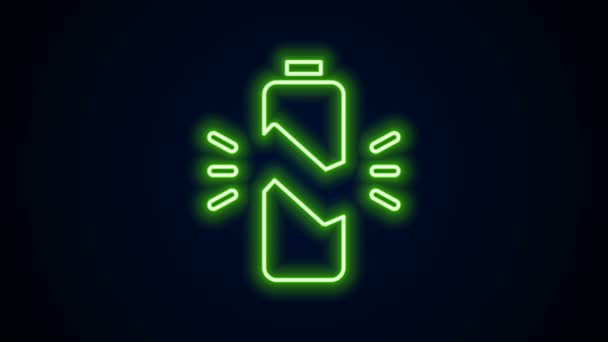 Gloeiende neon lijn Gebroken batterij pictogram geïsoleerd op zwarte achtergrond. 4K Video motion grafische animatie — Stockvideo