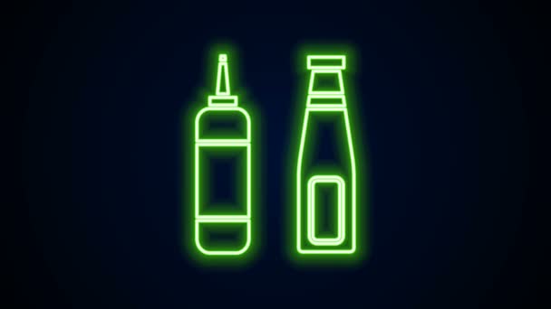 Linha de néon brilhante ícone de garrafa de molho isolado no fundo preto. Ketchup, mostarda e maionese garrafas com molho para fast food. Animação gráfica em movimento de vídeo 4K — Vídeo de Stock