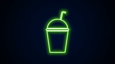 Parlayan neon hattı Milkshake simgesi siyah arkaplanda izole edildi. Kapaklı ve samanlı plastik bardak. 4K Video hareketli grafik canlandırması