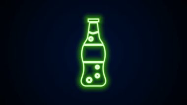 Parlayan neon hattı. Siyah arka planda izole edilmiş bir su ikonu şişesi. Soda su içme tabelası. 4K Video hareketli grafik canlandırması