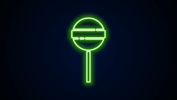 Lumineux néon ligne Lollipop icône isolée sur fond noir. La nourriture, symbole délicieux. Bonne fête d'Halloween. Animation graphique de mouvement vidéo 4K — Video