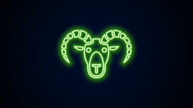 Parlayan neon çizgisi Keçi başı veya koç simgesi siyah arka planda izole. Dağ koyunu. Hayvan sembolü. 4K Video hareketli grafik canlandırması
