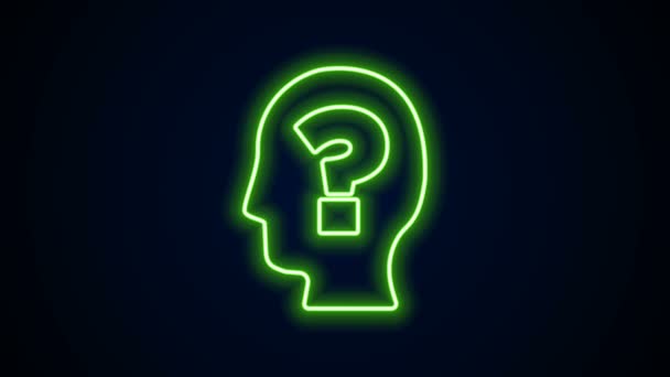 Zářící neonová čára Lidská hlava s ikonou otazníku izolovaná na černém pozadí. Grafická animace pohybu videa 4K — Stock video