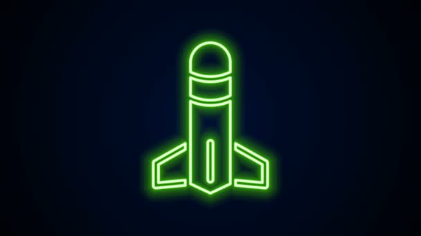 Icono brillante de la línea de neón Rocket aislado sobre fondo negro. Animación gráfica de vídeo 4K — Vídeos de Stock