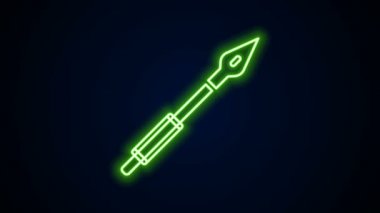 Parlayan neon hattı Ortaçağ mızrak simgesi siyah arkaplanda izole edildi. Ortaçağ silahı. 4K Video hareketli grafik canlandırması