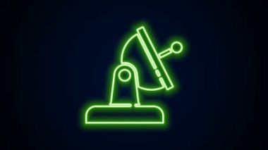 Parlayan neon hattı uydu çanağı simgesi siyah arkaplanda izole edildi. Radyo anten, astronomi ve uzay araştırması. 4K Video hareketli grafik canlandırması