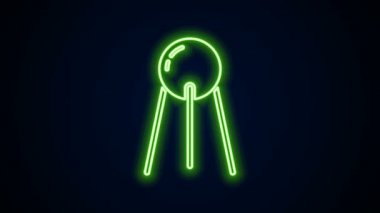 Parlayan neon hattı uydu simgesi siyah arkaplanda izole edildi. 4K Video hareketli grafik canlandırması