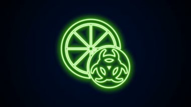 Parlayan neon hattı, siyah arkaplanda izole edilmiş genetik olarak değiştirilmiş narenciye ikonu. Kesik içinde portakal. Sağlıklı bir yaşam tarzı. GDO meyvesi. 4K Video hareketli grafik canlandırması