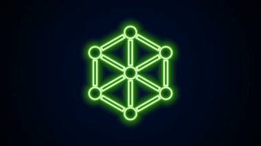 Parlayan neon hattı GMO simgesi siyah arkaplanda izole edildi. Genetik olarak değiştirilmiş organizma kısaltması. DNA gıda modifikasyonu. 4K Video hareketli grafik canlandırması