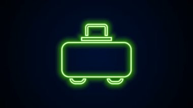 Siyah arka planda izole edilmiş silah ikonu depolamak ve taşımak için parlayan neon hattı çantası. 4K Video hareketli grafik canlandırması