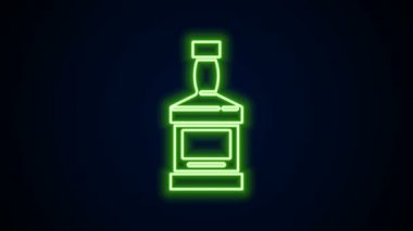 Parlayan neon hattı viski şişesi simgesi siyah arka planda izole edildi. 4K Video hareketli grafik canlandırması