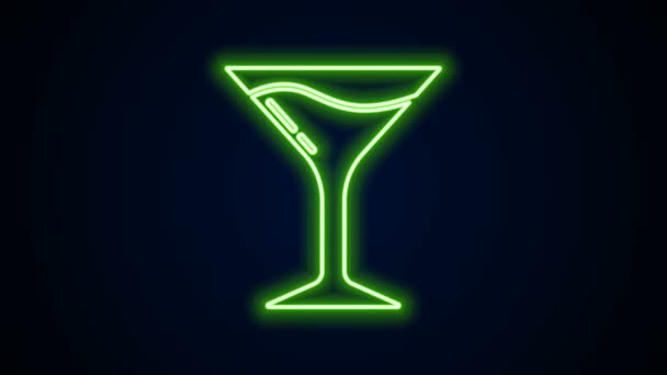 Светящийся неоновая линия мартини стеклянная икона изолированы на черном фоне. Икона коктейля. Значок из винного стекла. Видеографическая анимация 4K — стоковое видео