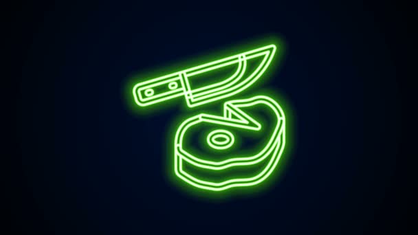 Linea neon luminosa Icona di carne e coltello da bistecca isolata su sfondo nero. Affettare la carne. Animazione grafica 4K Video motion — Video Stock