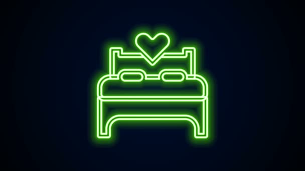 Icono de dormitorio en línea de neón brillante aislado sobre fondo negro. Boda, amor, símbolo del matrimonio. Dormitorio icono creativo de la colección de luna de miel. Animación gráfica de vídeo 4K — Vídeos de Stock