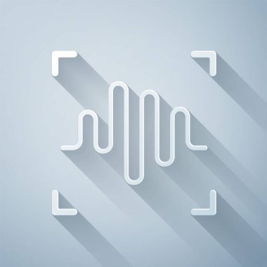 Kağıt kesiği Ses Tanıma simgesi gri arkaplanda izole edildi. Kimlik tanıma için ses biyometrik kimlik doğrulaması. Siber güvenlik. Kağıt sanatı tarzı. Vektör.