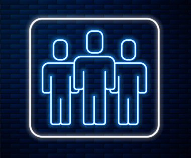Parlayan neon hattı kullanıcı grubu simgesi tuğla duvar arka planında izole edildi. Bir grup insan ikonu. İş simgesi - kullanıcı profili simgesi. Vektör.