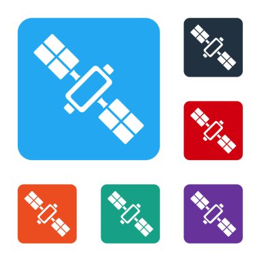 Beyaz uydu simgesi beyaz arkaplanda izole edildi. Renkli kare düğmelerle simgeleri ayarla. Vektör.