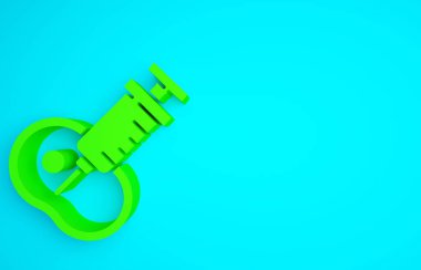 Yeşil genetiği değiştirilmiş et simgesi mavi arka planda izole edilmiş. Ete şırınga enjekte ediliyor. Minimalizm kavramı. 3d illüstrasyon 3B canlandırma.